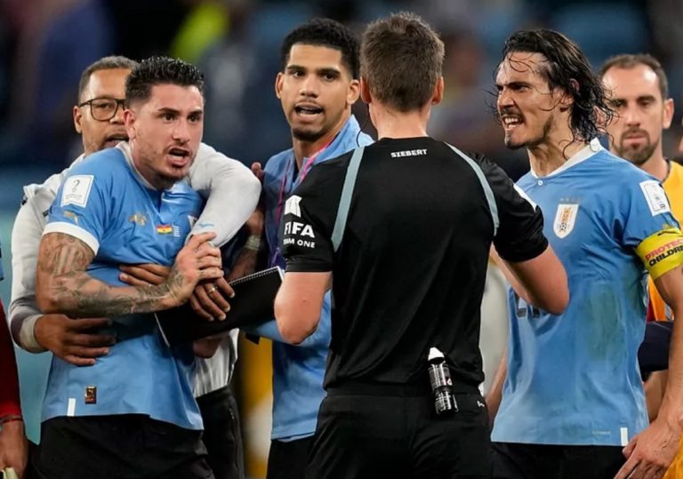 FIFA mengumumkan sanksi untuk Uruguay setelah insiden Piala Dunia